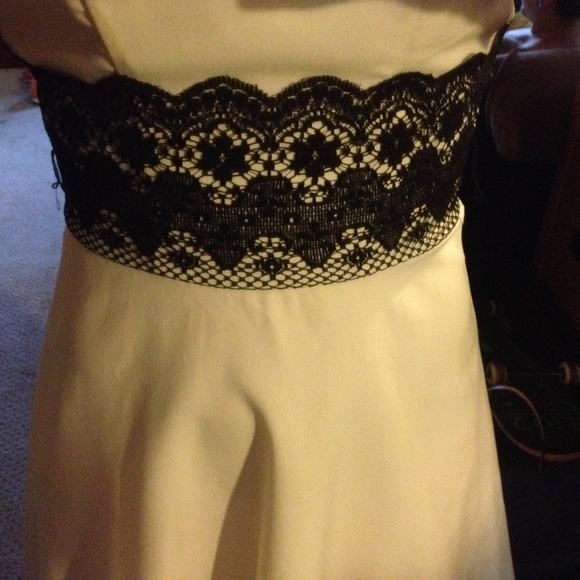 V-neck halter dress - Picture 2 of 3