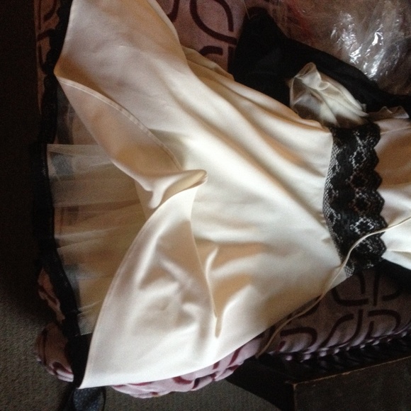 V-neck halter dress - Picture 3 of 3