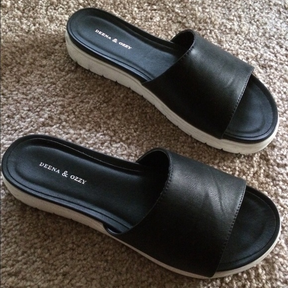 Deena & Ozzy Flats