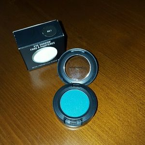 Mac eyeshadow in "Big T"