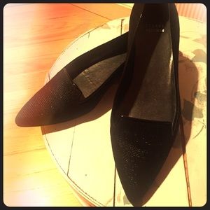 SALE 🚨 Stuart Weitzman black flats ♠️