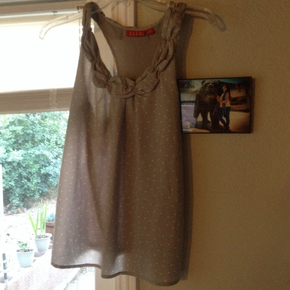 Sleeveless Blouse - Picture 2 of 3