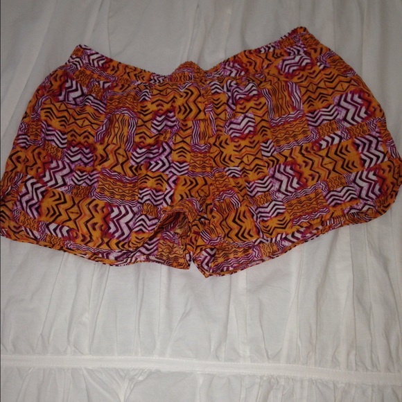 Silly loose shorts
