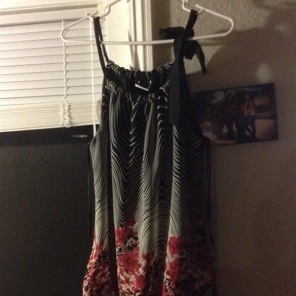 Tie neck sleeveless blouse NWOT - Picture 3 of 3