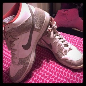NIKE SNEAKERS