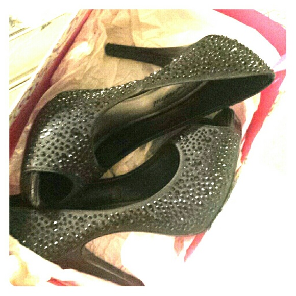 Black badazled peep toes pumps