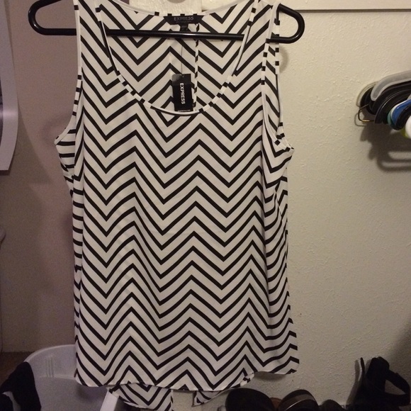 🚫🚫DO NOT BUY, SOLD 🚫🚫Chevron Split Back Tank