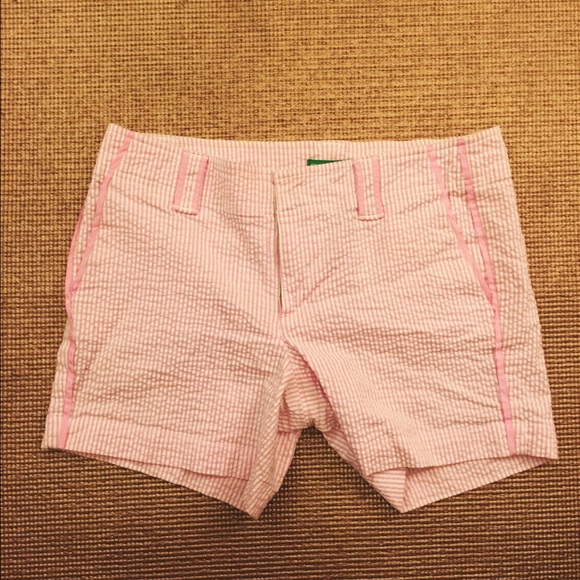 Lilly Pulitzer pink seersucker size 0 shorts.