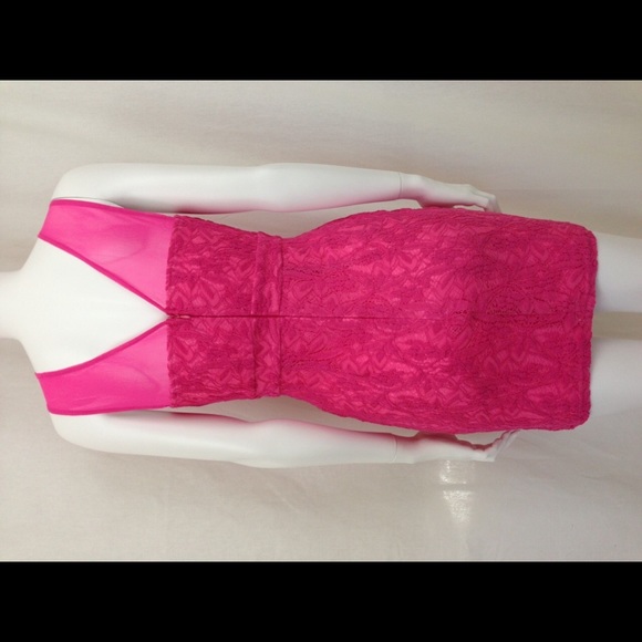 Fitted lace dress - Picture 2 of 3