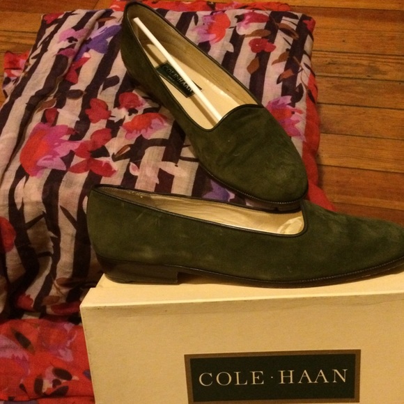 ❌ sold locally ❌ Cole Haan Olive colored loafer