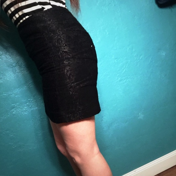 Black Lace Skirt - Picture 3 of 3