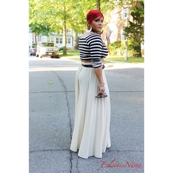 ❌SOLD❌Vintage Metallic Gold Maxi Skirt - Picture 2 of 4