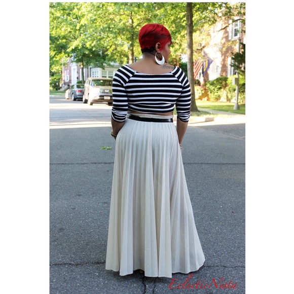 ❌SOLD❌Vintage Metallic Gold Maxi Skirt - Picture 3 of 4