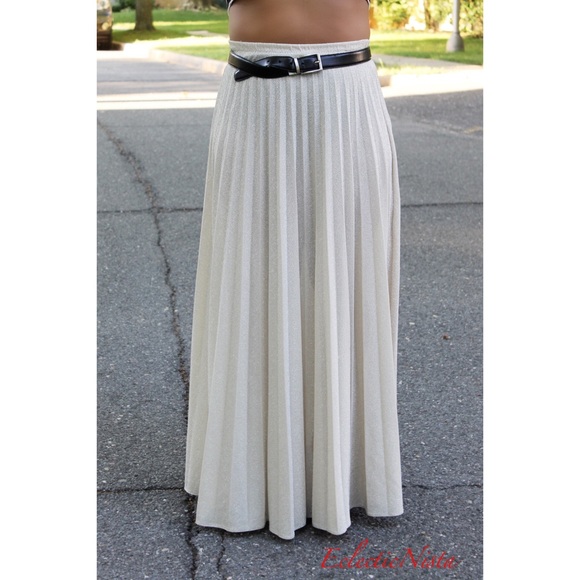 ❌SOLD❌Vintage Metallic Gold Maxi Skirt - Picture 4 of 4