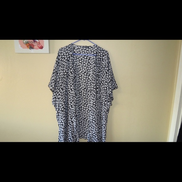 Brandy Melville Flower Kimono