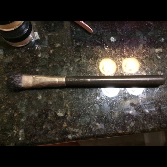 Mac 227 brush