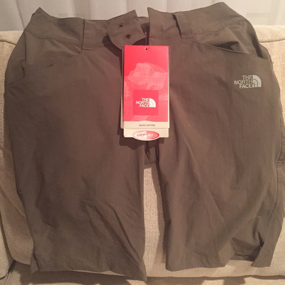 🚫NO TRADES🚫. North Face quick dry Bermuda shorts