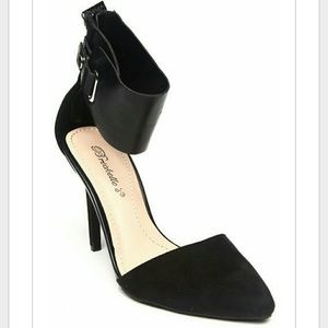 Black Elida Pointy Toe Pump w/ Thick Ankle Strap