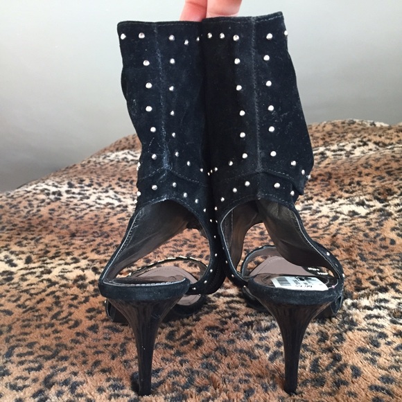 Heels - Picture 3 of 3