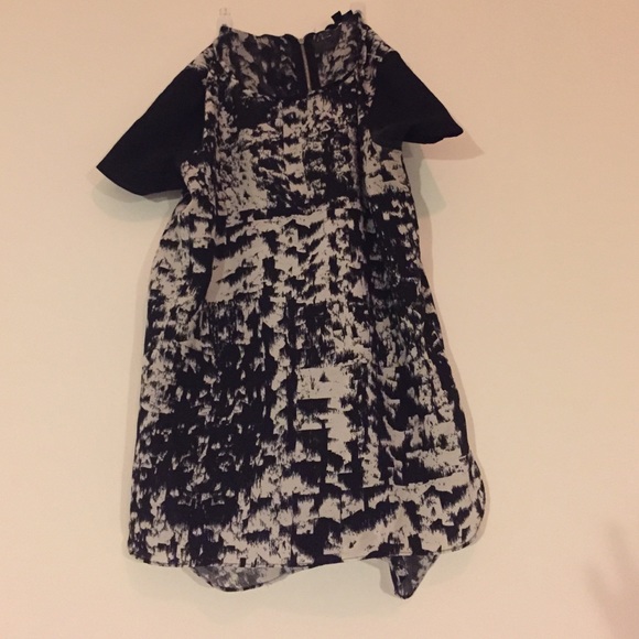 Cynthia Rowley top with black sleeves - Picture 1 of 4