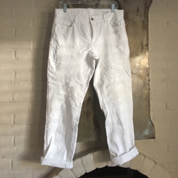 Blank NYC Distressed Boyfriend Jeans - Picture 5 of 8