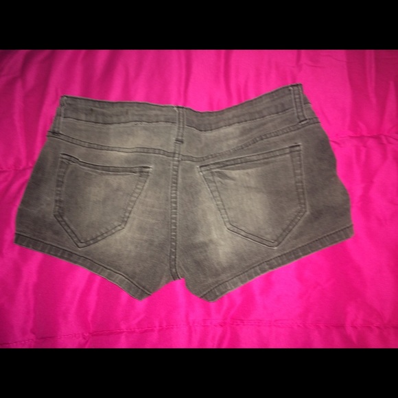 Grey shorts! - Picture 2 of 3