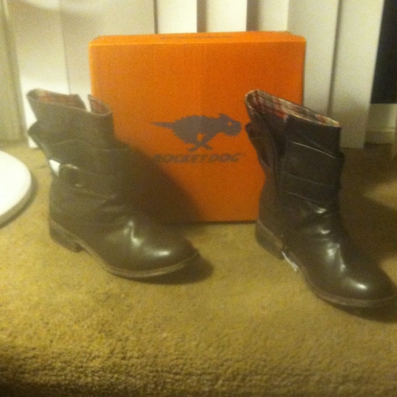 Mad for Plaid boots!!!! NIB Rocket Dogs