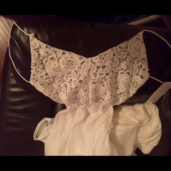 Backless dress - Picture 3 of 4