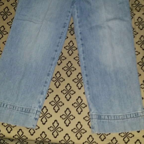 Hydraulic denim capris - Picture 2 of 2