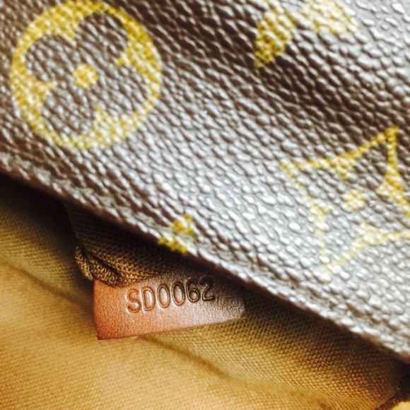 Authentic Louis Vuitton - Picture 3 of 4