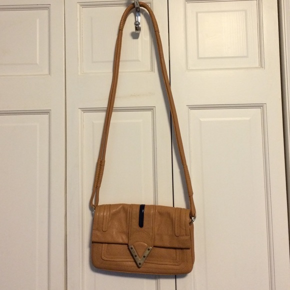 DISCOUNTED ⭐️Pour La Victoire cross body - Picture 2 of 3