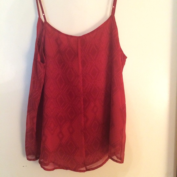 Detailed Tank Top - Picture 4 of 4