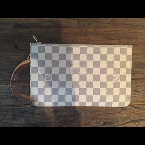 Louis Vuitton neverfull Damier wristlet