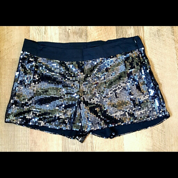 ❌SOLD❌ SEQUIN BLACK SHORTS! NWOT Black - Picture 2 of 3