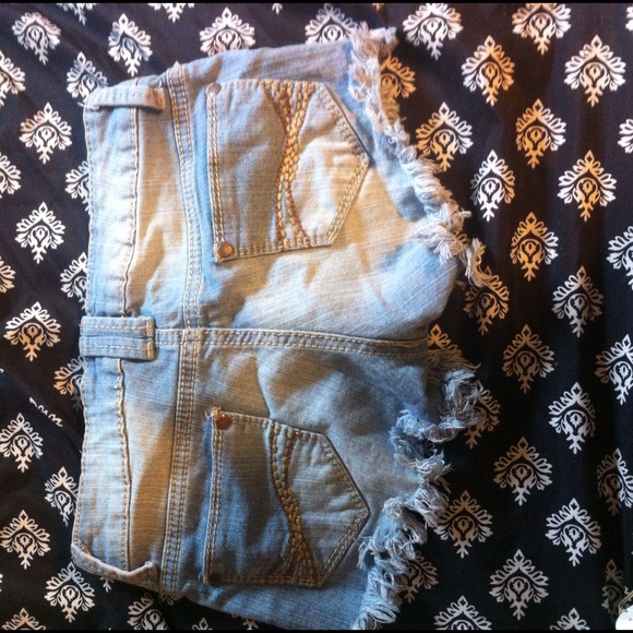 shorts. - Picture 1 of 2