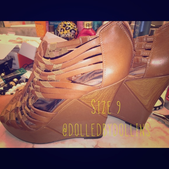 Gianni Bini wedge heels