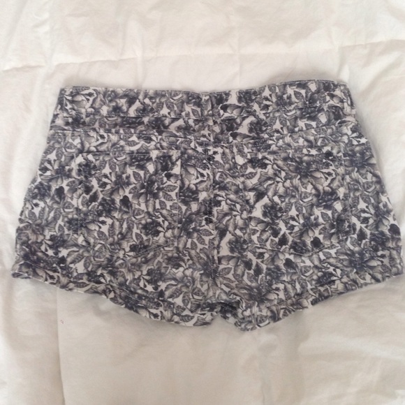 Gray Floral Print Shorts - Picture 2 of 3