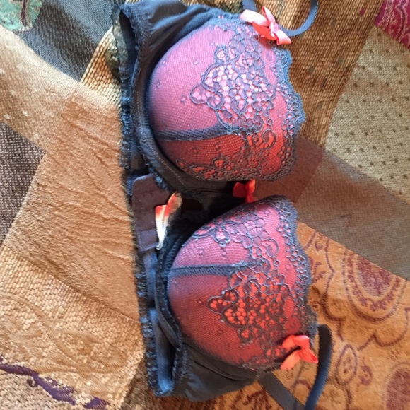 Lace bra never worn