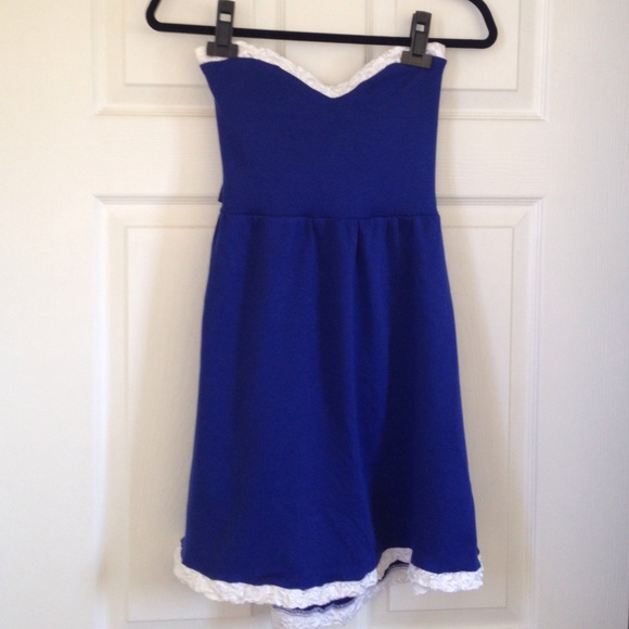 ❌SOLD❌ Blue sweetheart dress with white trim