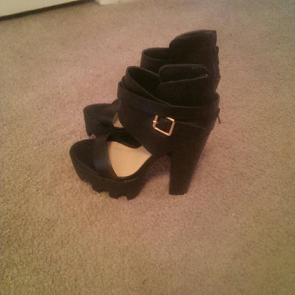 Black Chunky Heels   ❗ ❗