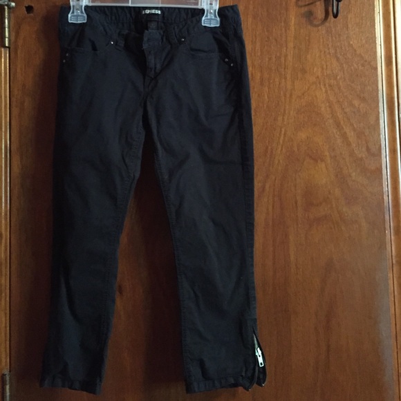 Black capris