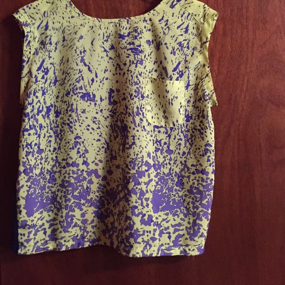 Neon top with pocket in front
