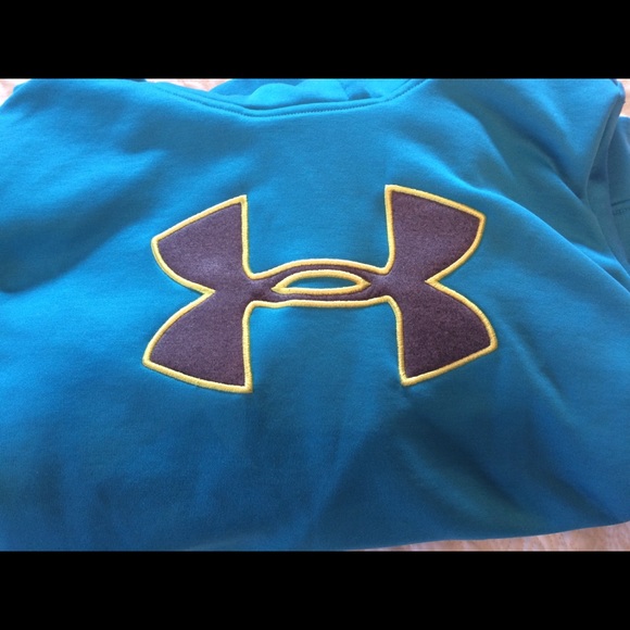 Youth Large UA hoodie.