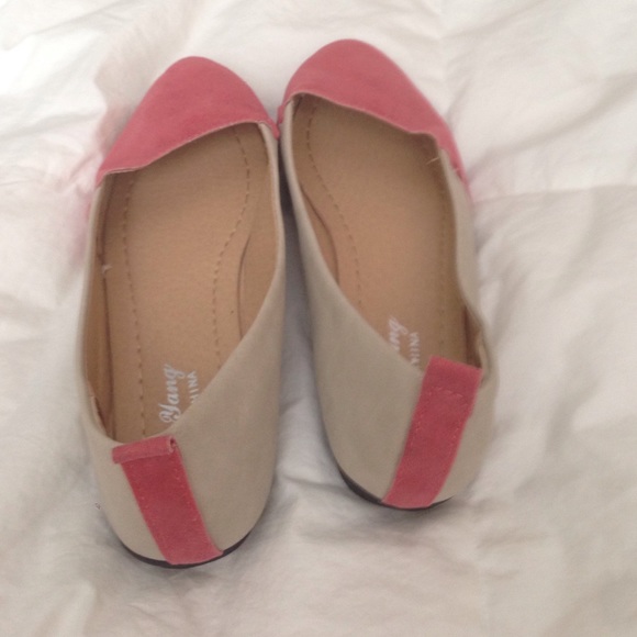Coral and Cream Flats - Picture 2 of 5