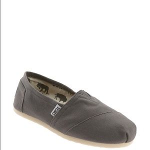 Size 8 1/2 Dark gray toms!