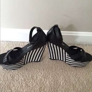 Pour le victoire black and white wedges 8 1/2