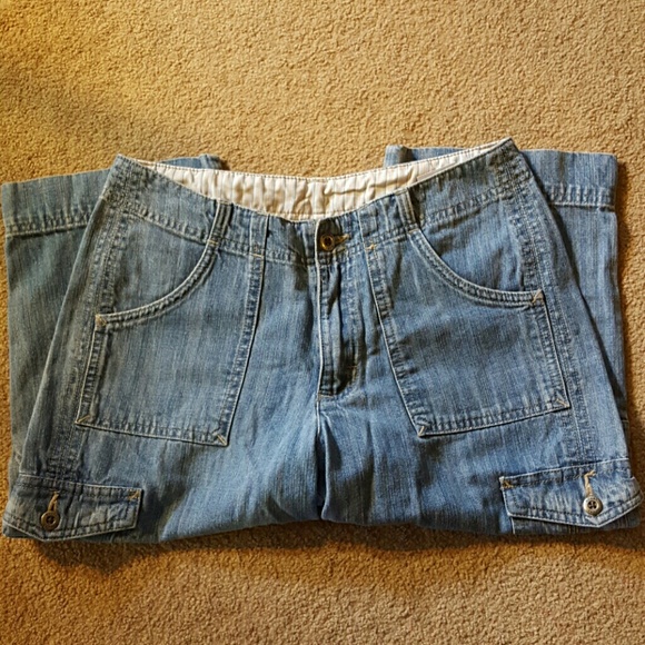 Cargo style Capri jeans.