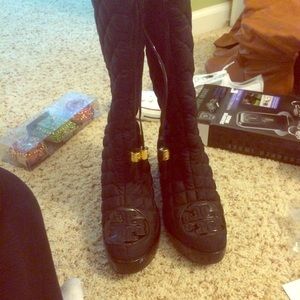 Tory burch authentic black Gigi quilted wedge