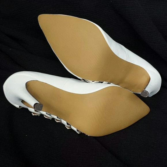 *SOLD* Michael Antonio White Pointy Pumps - Picture 2 of 4