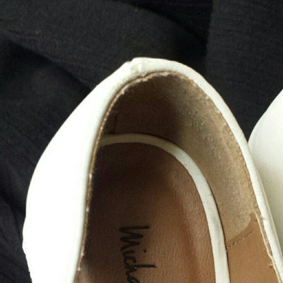 *SOLD* Michael Antonio White Pointy Pumps - Picture 3 of 4